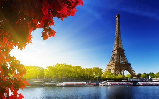 Eiffel Tower HD Wallpaper